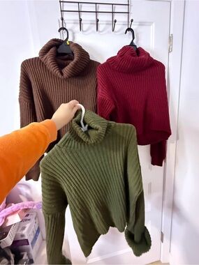 3 sweaters Winter Women New, Green, red and Brown